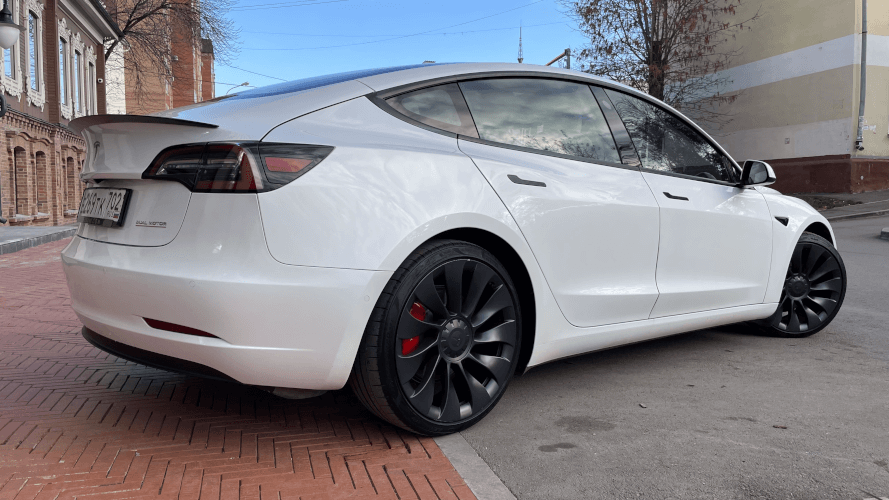 Аренда, прокат, каршеринг Tesla Model 3  Performance посуточно без водителя в Уфе