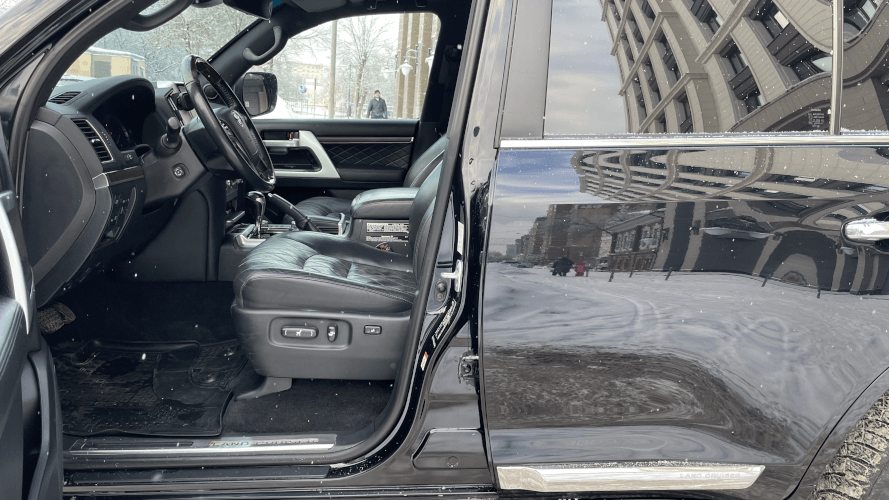 Аренда Toyota Land Cruiser 200 Elegance                    с водителем  в Уфе