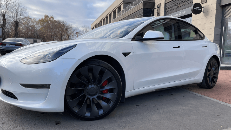 Аренда Tesla Model 3  Performance                    с водителем  в Уфе