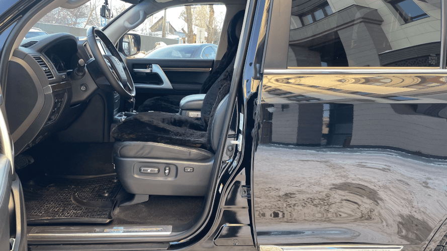 Аренда Toyota Land Cruiser 200 Luxury                    с водителем  в Уфе