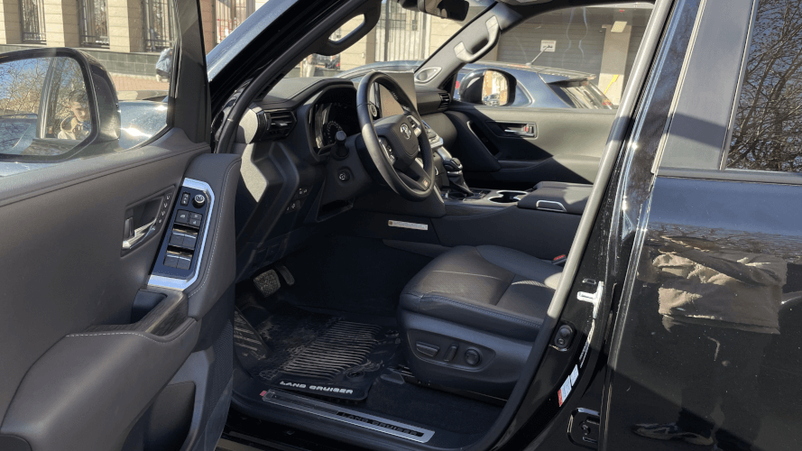 Аренда Toyota Land Cruiser 300 GR Sport                    без водителя  в Уфе