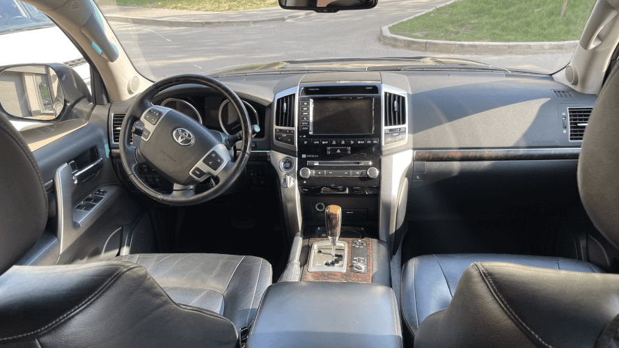 Аренда Toyota Land Cruiser 200                    без водителя  в Уфе