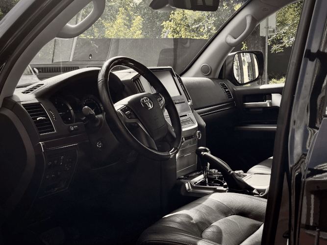 Аренда Toyota Land Cruiser 200                     без водителя  в Уфе