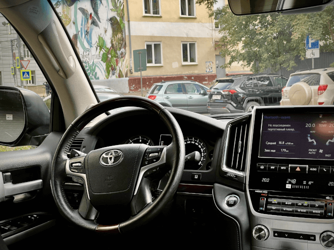 Аренда Toyota Land Cruiser 200                     с водителем  в Уфе