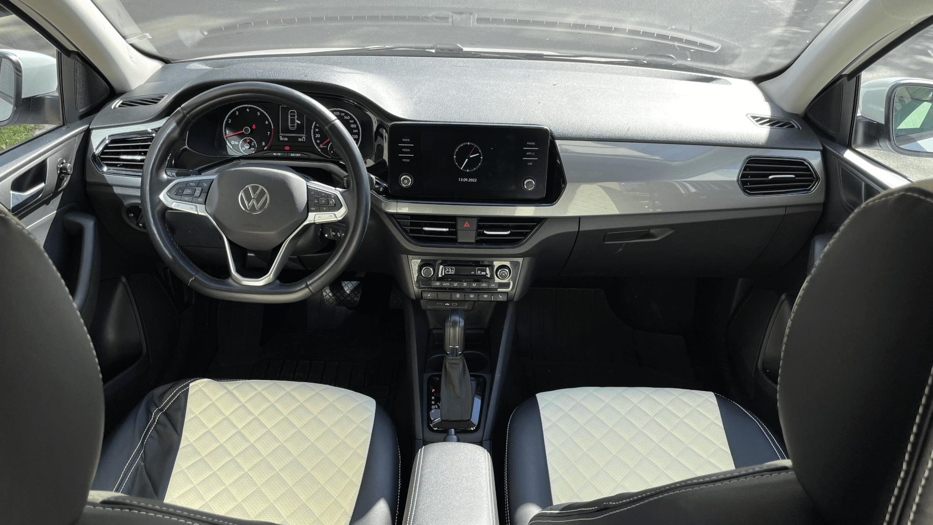 Volkswagen Polo Status 2020 (фото 4)