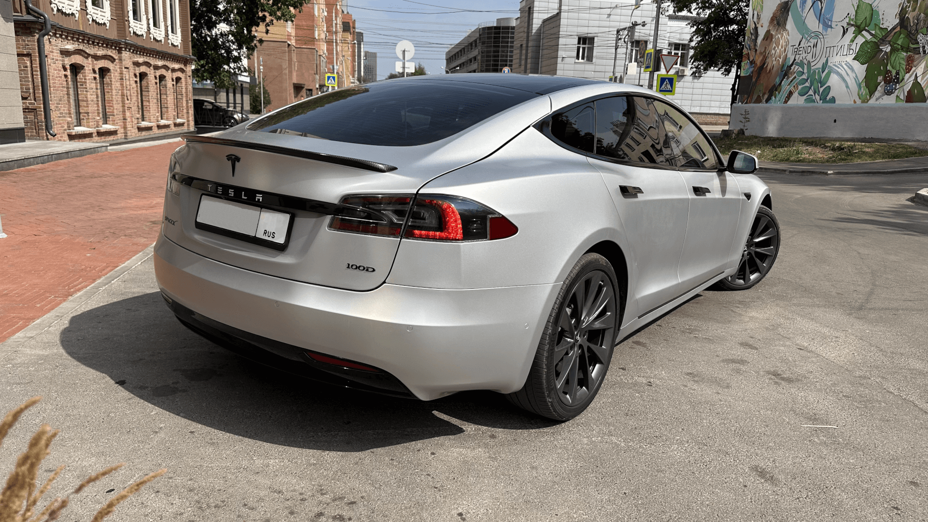 Tesla Model S 2017 (фото 2)