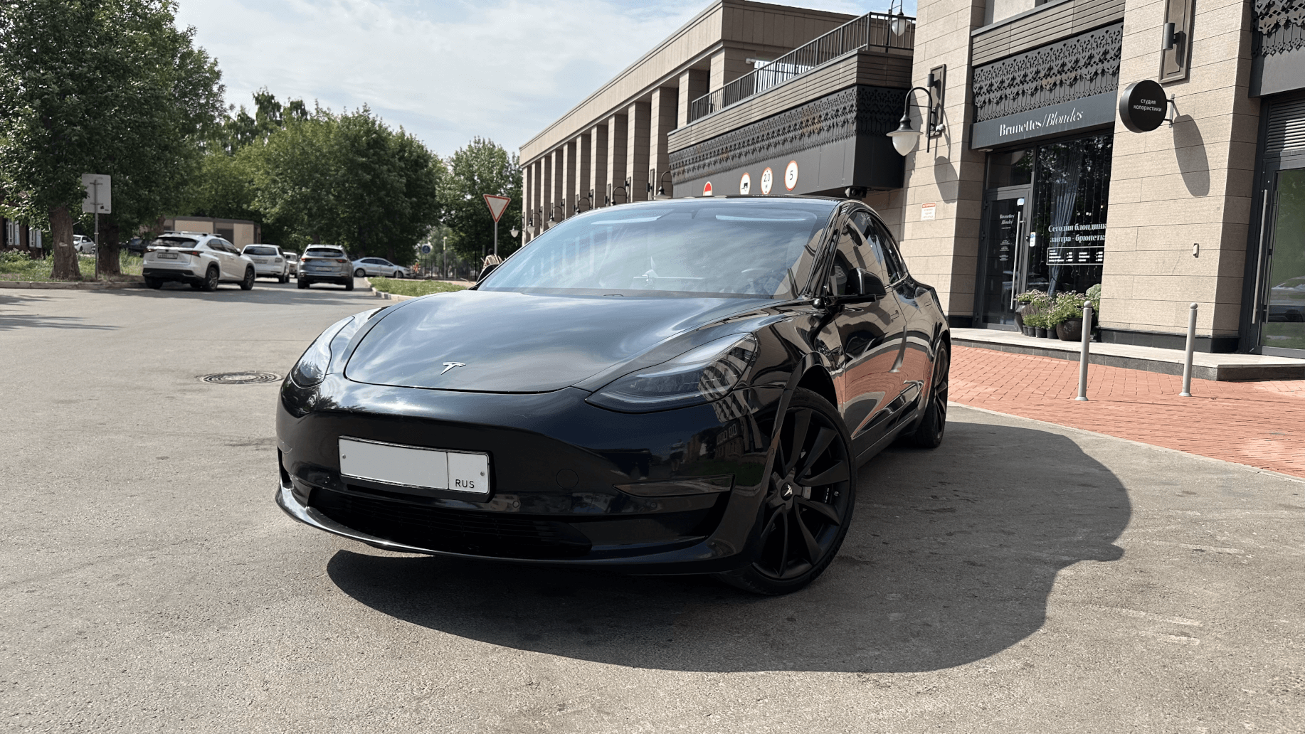 Tesla Model 3 2020 (фото 1)