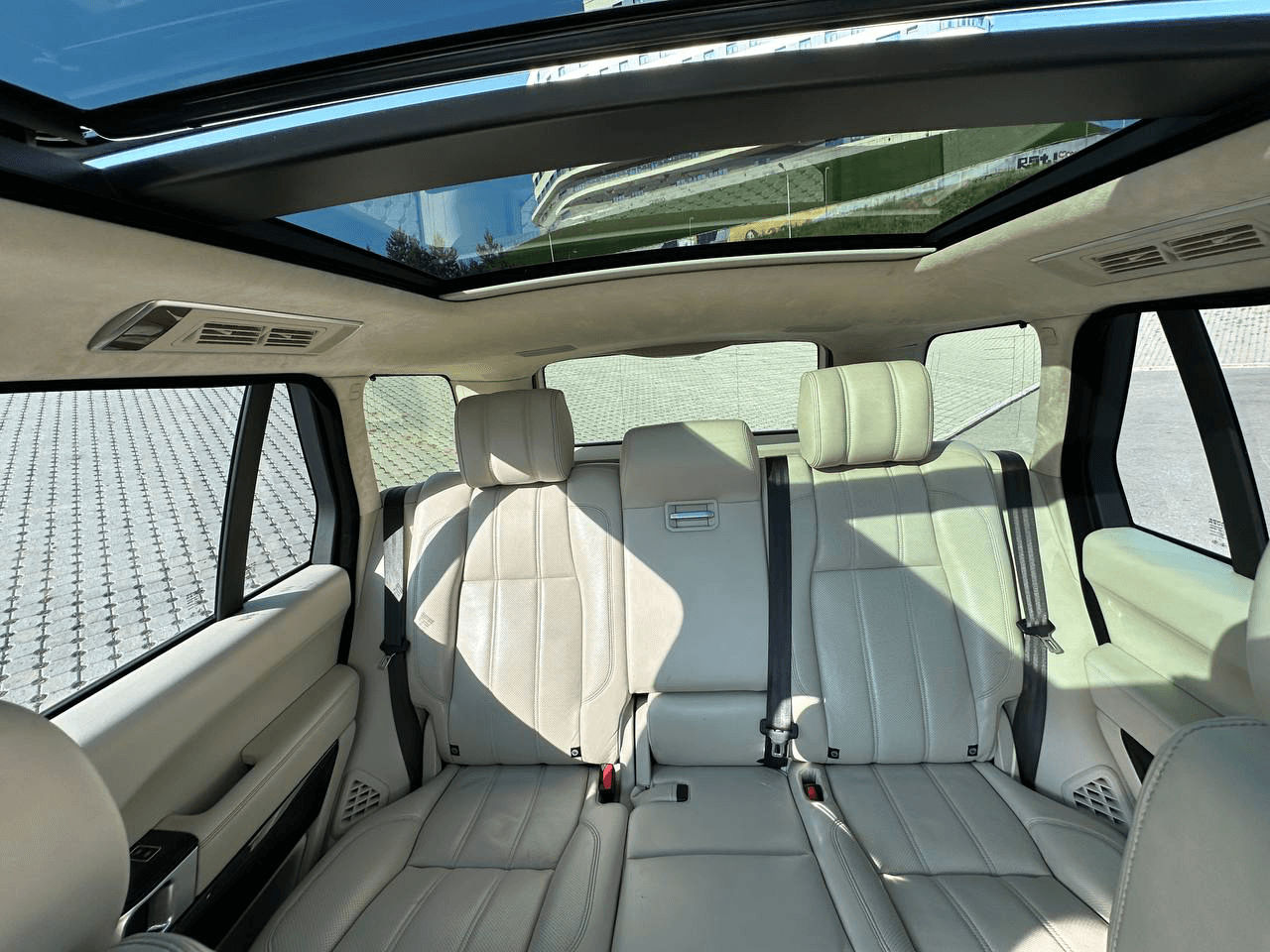 Land Rover Range Rover Vogue 2015 (фото 4)