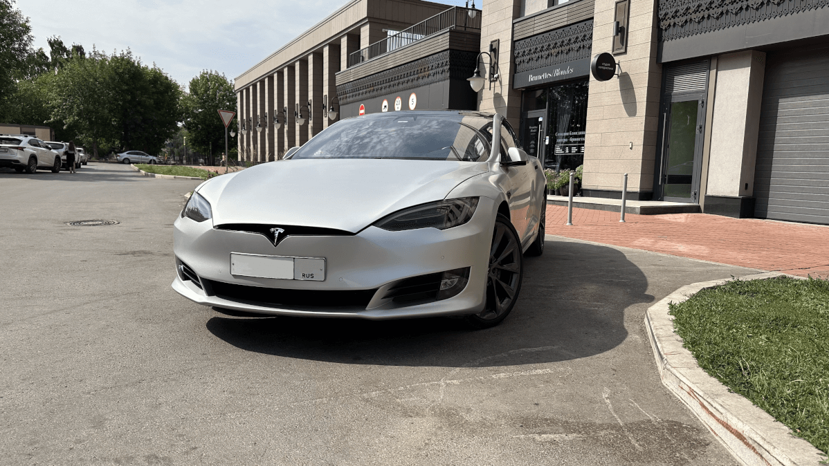 Аренда, прокат, каршеринг Tesla Model S в Уфе  почасово с водителем